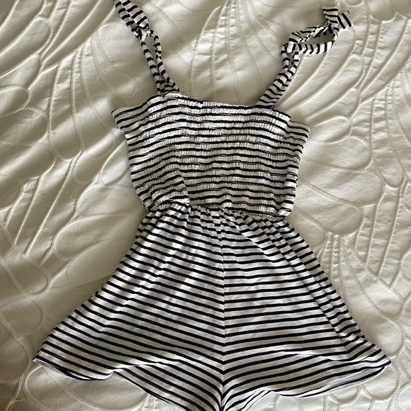 SADIE & SAGE Romper - Picture 2 of 2